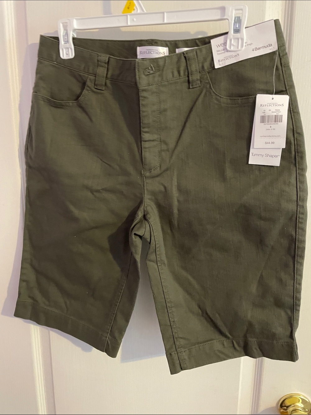 NWT Northern Reflections Army Green Women's Bermuda Shorts - Size 4